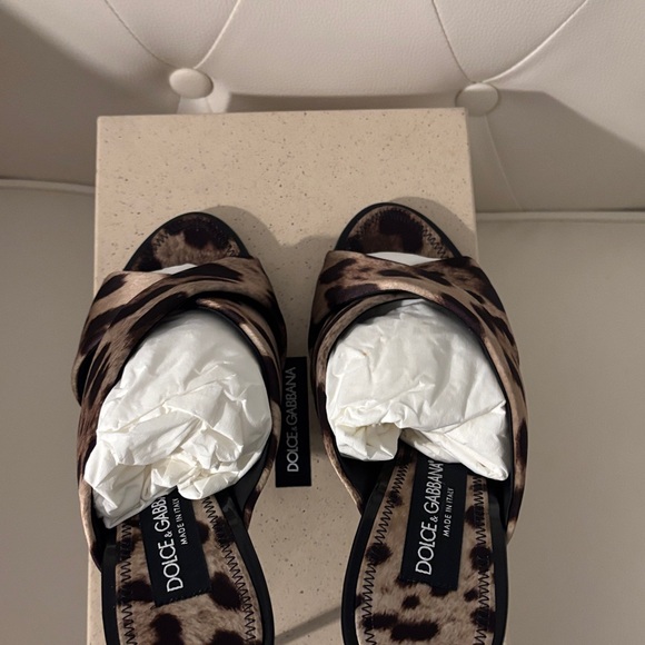 💯 Authentic Dolce & Gabbana Leopard-print satin mules, Comes with box & dust bag - Picture 10 of 17